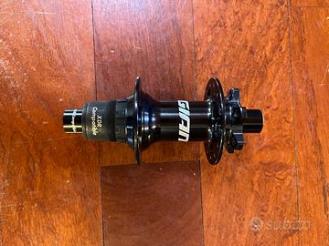 Mozzo posteriore 28 fori Giant boost