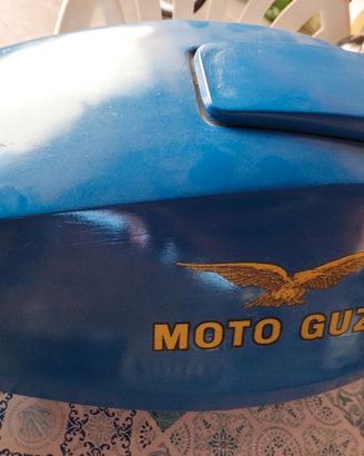 Moto Guzzi Serbatoio d'epoca con chiave