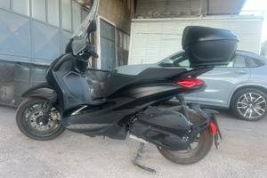 Beverly 300 HPE deep black