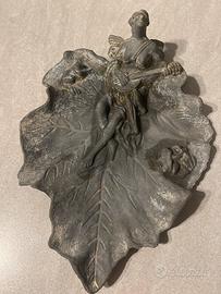 Posacenere in peltro Art Nouveau con fata