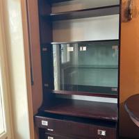 Mobile contenitore. Libreria con vetrina.