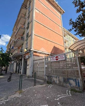4 LOCALI A NAPOLI