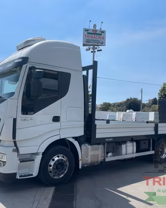 IVECO STRALIS 260S48 EURO 6 PIANALE CON RAMPE IDRA