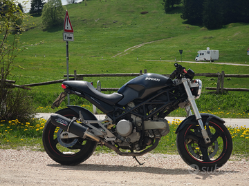 Ducati Monster 400 dark