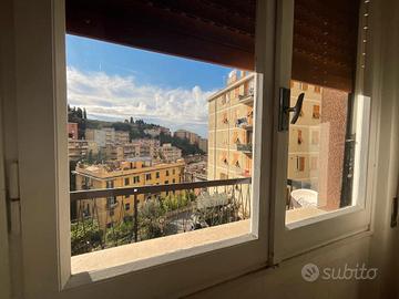 Genova, luminoso in Via Paleocapa