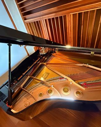 YAMAHA Pianoforte a coda C3