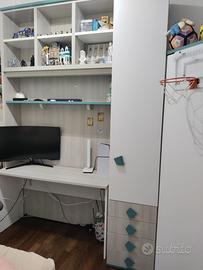 Scrivania con libreria e cabina armadio