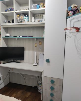 Scrivania con libreria e cabina armadio