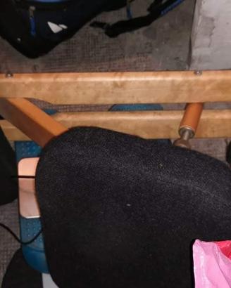 sedia ergonomica com appoggio su ginocchia