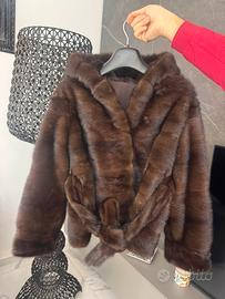 Visone donna con cappuccio