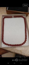 collana in bachelite 