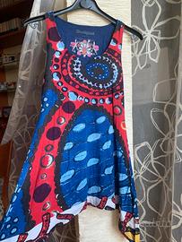 Abito asimmetrico fantasia rossa e blu Desigual