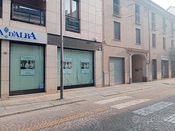 Ampio garage ad Asti in Corso Vittorio Alfieri