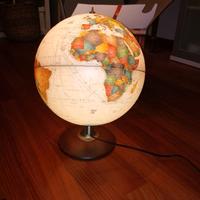 Mappamondo illuminato