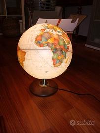 Mappamondo illuminato