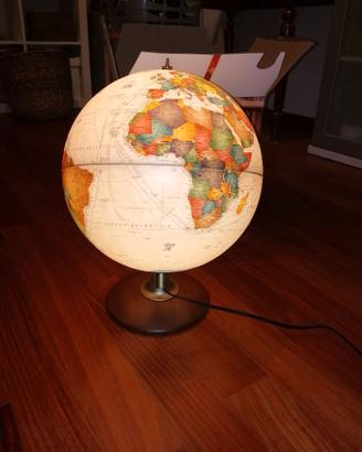 Mappamondo illuminato