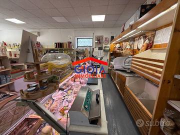 Attività / Licenza di 100 m² con 1 locale a Mondra