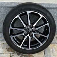 Pneumatici con cerchi Toyota Yaris Cross GR Sport
