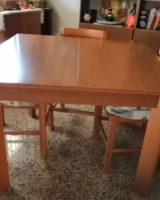 Tavolo da pranzo allungabile + 4 sedie