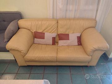 Divano in pelle gialla