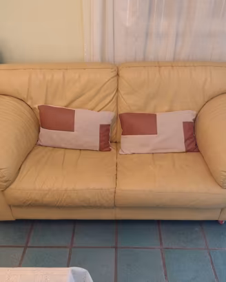 Divano in pelle gialla