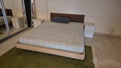 Struttura letto matrimoniale con materasso