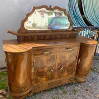 Credenza con specchio e tavolo