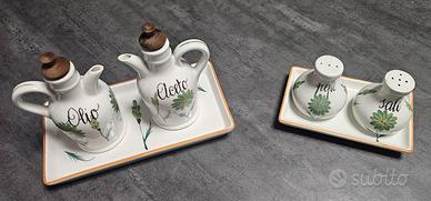 Servizio olio, aceto, sale e pepe