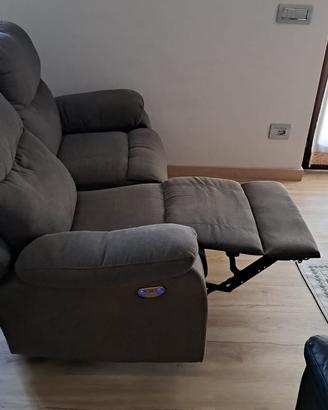 Divano 2 posti con recliner elettrico