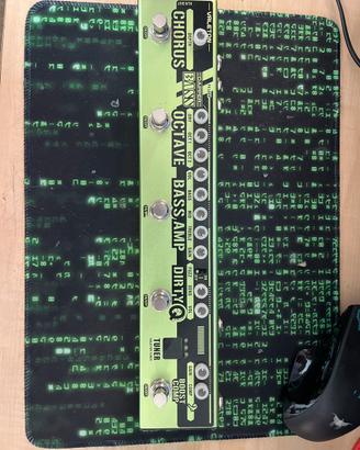 Pedaliera multi effetto per basso