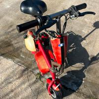 Monopattino a scoppio con sella