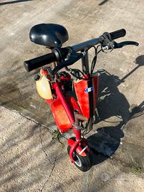 Monopattino a scoppio con sella