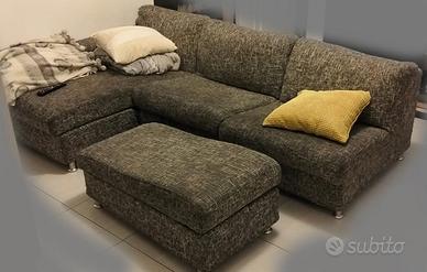 Divano 4 posti grigio\nero con isola