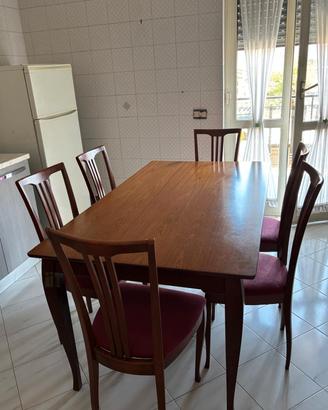 tavolo in legno con 6 sedie imbottite