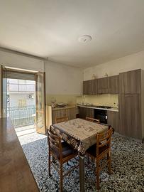 Cucina moderna accessoriata + forno e frigorifero