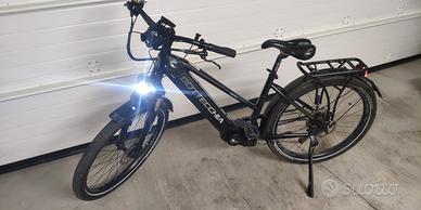 Bici elettrica e-bike trekking o città