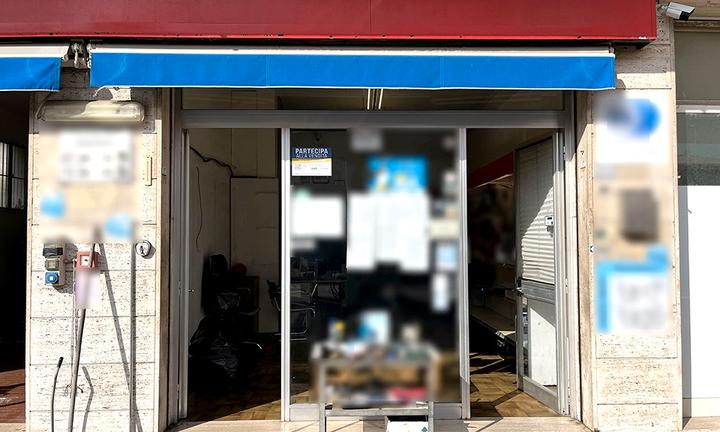 Complesso immobiliare con distributore a Cecina