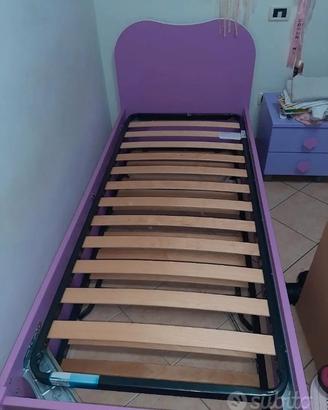 letto con comodino