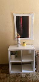 Ingresso con specchiera e mobiletto