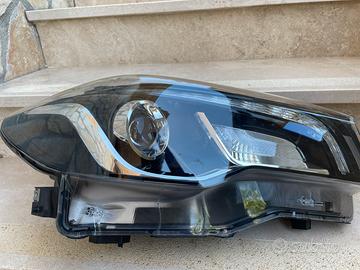 Faro destro Suzuki SCross Hybrid