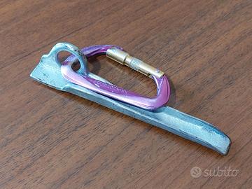 Chiodi roccia ghiaccio moschettoni vintage.