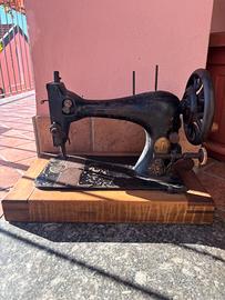 Macchina da cucire d’epoca SINGER