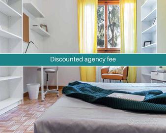 Stanza in appartamento di 140 m² a Milano