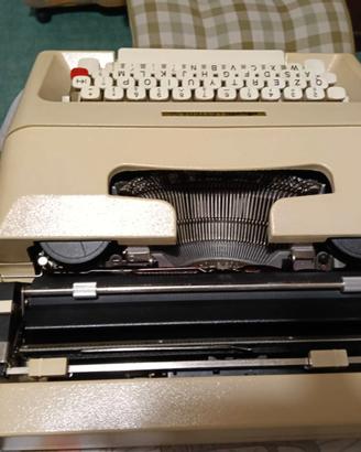 Macchina da scrivere Olivetti Lettera 35