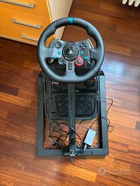 Volante Logitech G29 con pedaliera e supporto