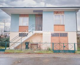 VILLA LIBERA SU QUATTRO LATI CON BOX DOPPIO E GIAR