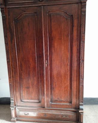 armadio fine anni 1800 , con colonne  intarsiate