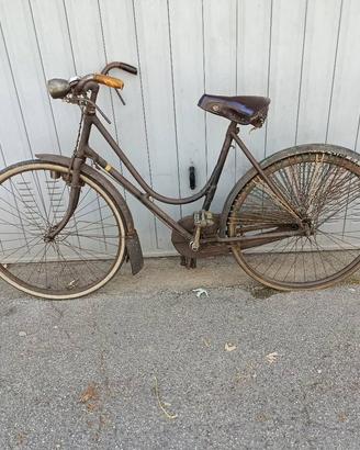 DUE ANTICHE BICICLETTE DA DONNA Prezzo entrambe
