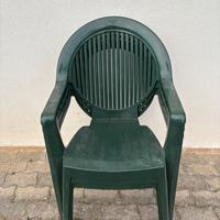 3 sedie in plastica verdi