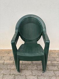 3 sedie in plastica verdi